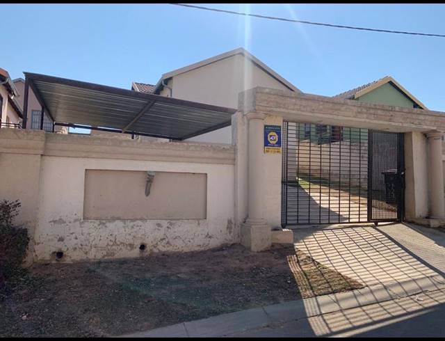 3 BEDROOM HOUSE FOR SALE IN FLEURHOF